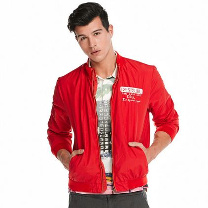 veste rouge Desigual Dom a moins de 16 euros