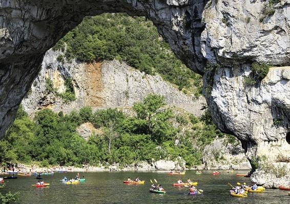 Descente de l’Ardèche en canoë/kayak à 125 euros 4 pers. / 1 nuit (canoé + mobil-home + pique-nique) – jusqu’ au 25 septembre