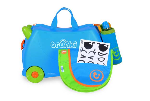 38 euros la valise enfant + set Truki port inclus (bleu ou rose)