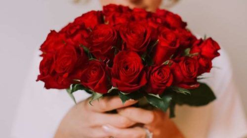 Spécial St Valentin 25 Roses Moitié Prix Avec Option Champagne