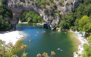 gorges de l’Ardèche en canoë 4 personnes à seulement 125 euros