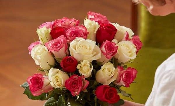 Bouquets De Roses Moitié Prix Pour La Fête Des Mères