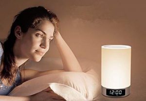 Moins de 28€ la lampe LED de chevet smart