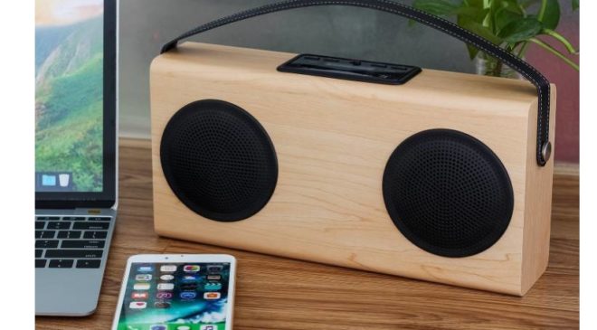 moins de 29€ enceinte Bluetooth bois chargeur smartphone port inclus