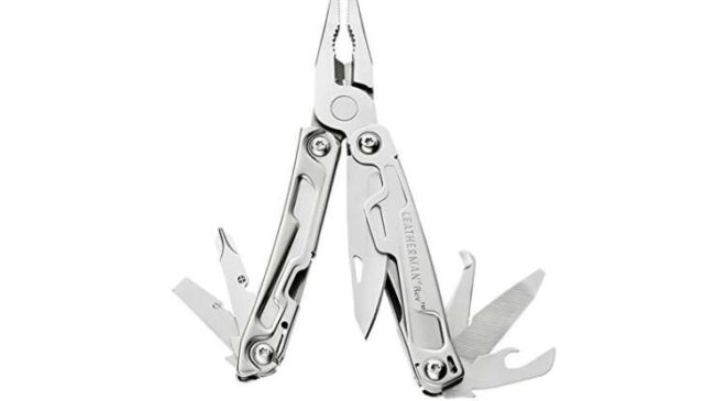 Outil multifonction Leatherman Rev moitié prix