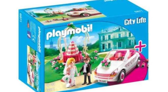 voiture et couple de mariés Playmobil City Life en soldes