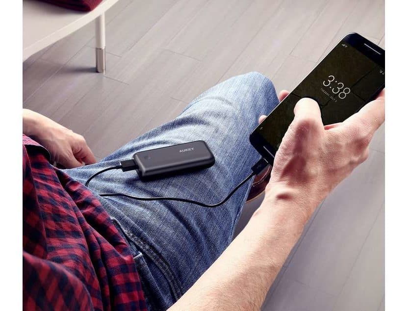 4,99€ mini batterie externe 5000mAh Aukey 2.1 A
