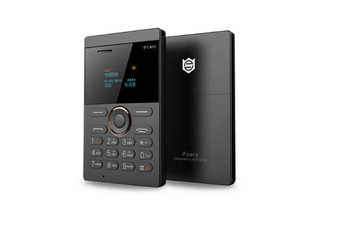 Mini téléphone format carte bancaire iFcane E1 à seulement 9€ (débloqué, Bluetooth, FM) port inclus