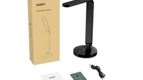 Lampe de bureau LED Aukey avec base lumineuse, port USB, batterie et 3 niveaux de luminosité