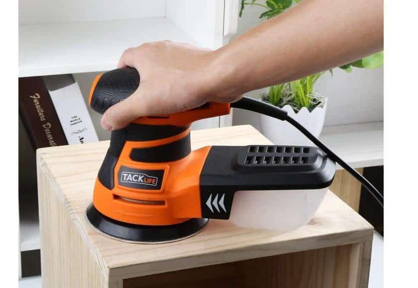 ponceuse excentrique Tacklife avec compartiment poussière