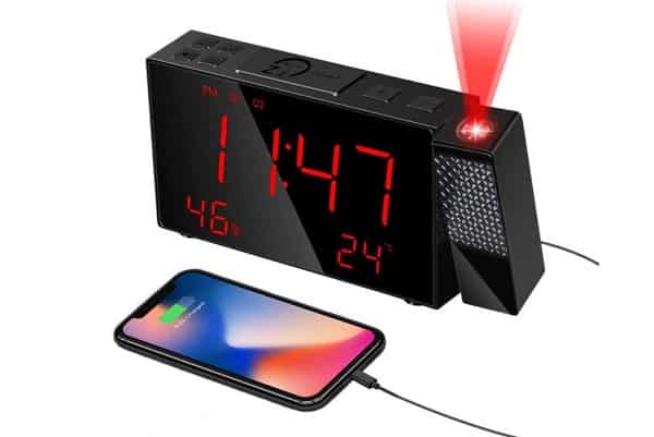 PROMO 8,79€ radio réveil digitale HOMVILLA avec projection et port USB de charge smartphone/tablette