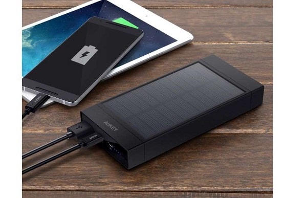 FLASH 17,99€ batterie externe chargeur solaire Aukey PB-P23 16000mAh (USB C + USB 3.0 Quick Charge)