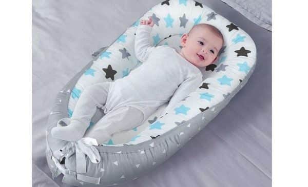 réducteur de lit bébé cocoon baby nest (réglable, portable, lavable)