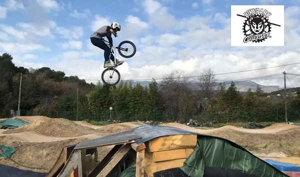 Entrée Bikepark Collerider moins chère : dés 6,5€ (formule avec ou sans prêt de BMX et équipement)