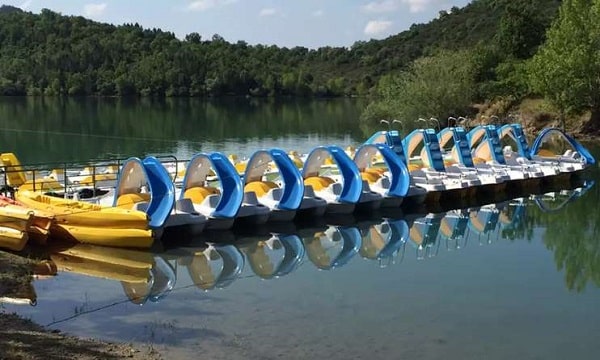 location de pédalo avec ou sans toboggan à la plage le pré claou pas cher