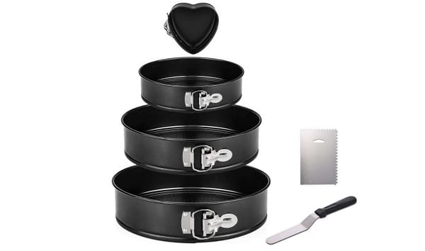 lot pâtisserie de 4 moules + 1 spatule et 1 lisseur aitsite