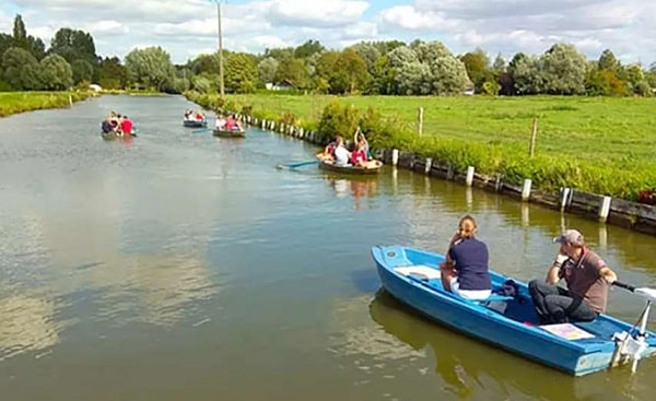 Location de barque ou canoë sur le marais Audomarois moins cher : à partir de 13€ (classé réserve mondiale à l’UNESCO)