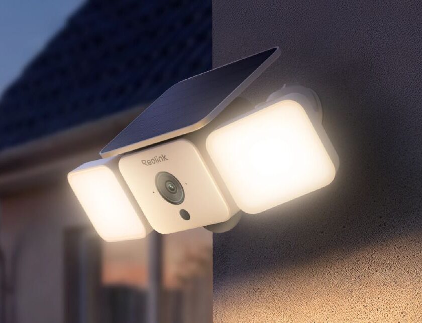 Reolink Solar Floodlight Cam : caméra solaire avec projecteur et alarme