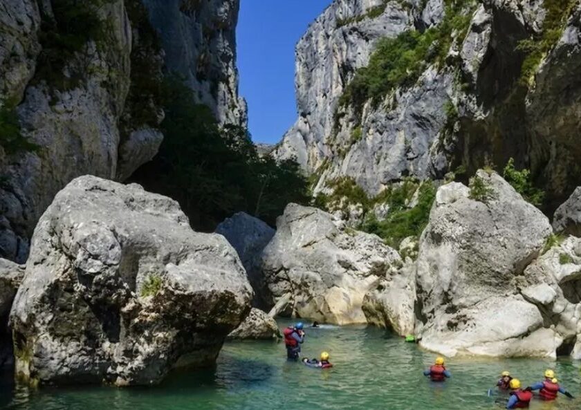 Aquarando dans les Gorges du Verdon : jusqu’à -43% avec Yeti Rafting aquarando dans les gorges du verdon