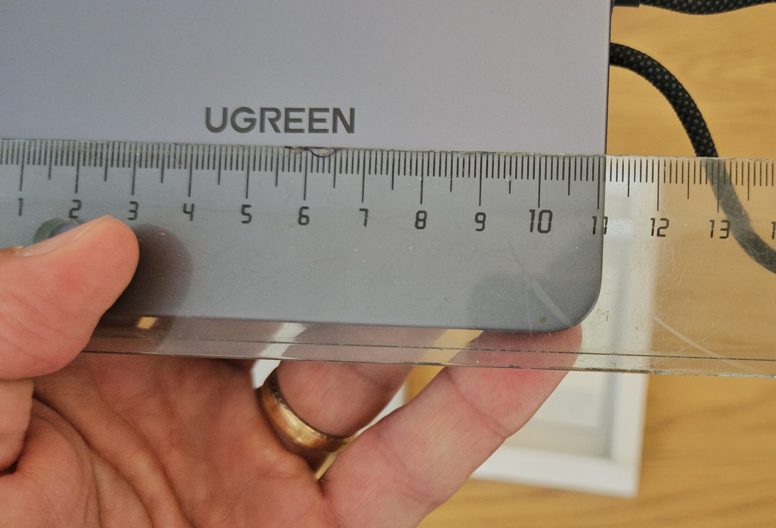 batterie externe ugreen magflow air format (1)